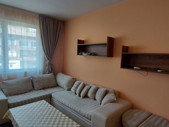 Дава се под наем Двустаен апартамент в Асеновград - 60 кв.м за 359.04 € - Снимка #1