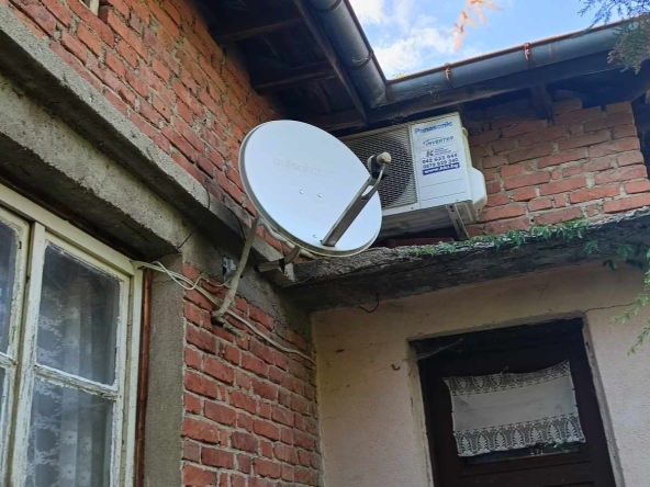 Къща в Чирпан - 1650 кв.м за 8 €/кв.м - Снимка #1