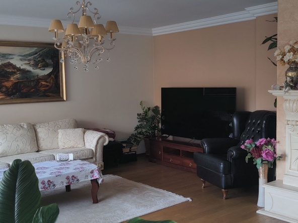 Тристаен апартамент в Благоевград, Идеален център - 125 кв.м за 1840 €/кв.м - Снимка #1