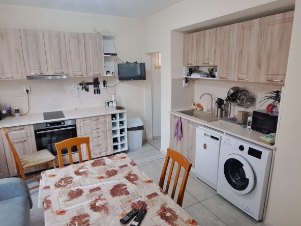 Тристаен апартамент в Карлово - 66 кв.м за 1005 €/кв.м - Снимка #1