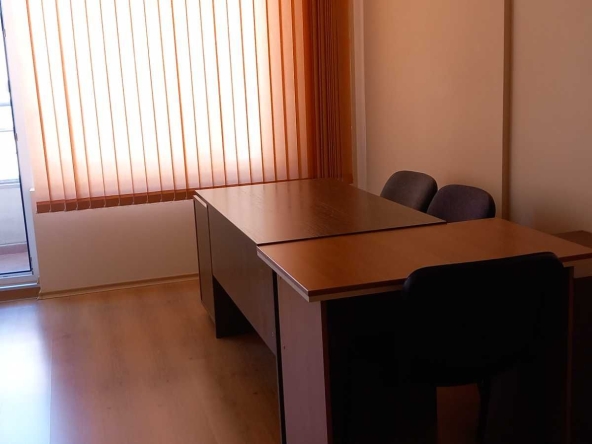 Дава се под наем Офис в Варна, Чайка - 26 кв.м за 306 € - Снимка #1