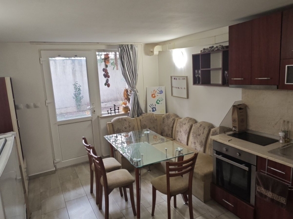 Дава се под наем Двустаен апартамент в Плевен, Идеален център - 45 кв.м за 255 € - Снимка #1