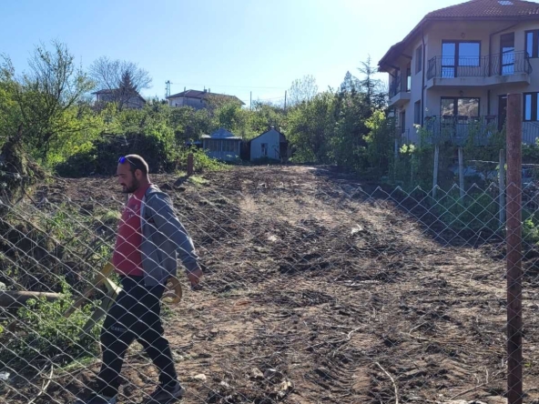 Дава се под наем Парцел в Варна, Военна болница - 1000 кв.м за 51 € - Снимка #1