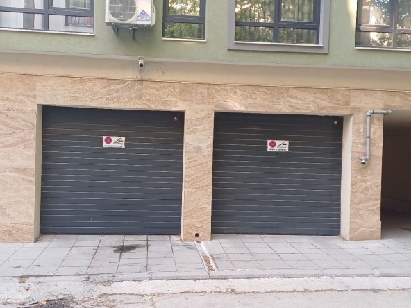 Гараж / Паркомясто в Варна, Конфуто - 40 кв.м за 4 €/кв.м - Снимка #1