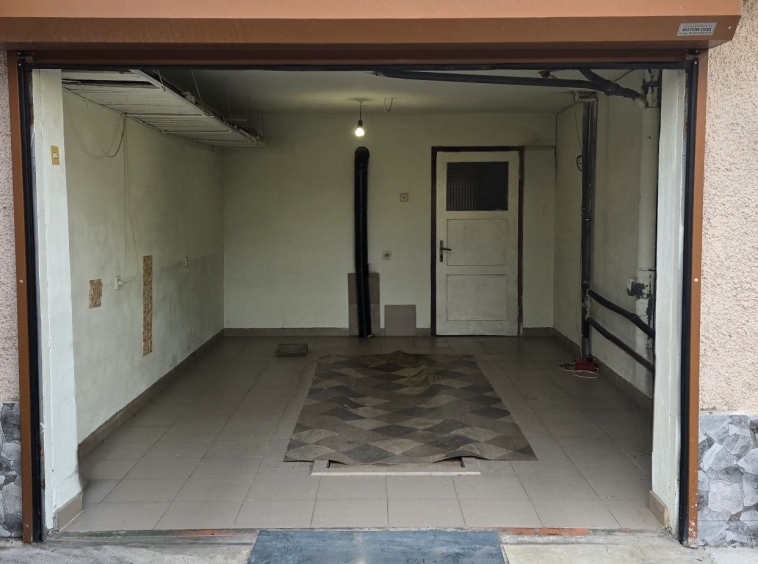 Дава се под наем Гараж / Паркомясто в Разград, Абритус - 18 кв.м за 79.56 € - Снимка #1