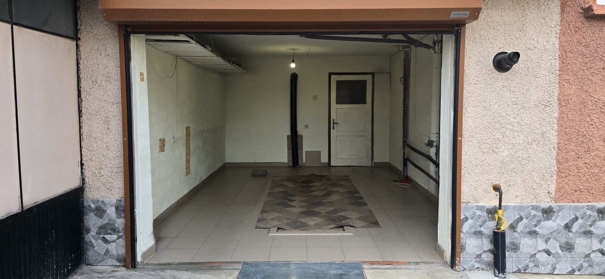 Дава се под наем Гараж / Паркомясто в Разград, Абритус - 18 кв.м за 79.56 € - Снимка #1