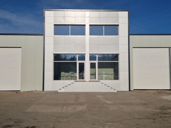 Дава се под наем Промишлена сграда в Силистра, Промишлена зона - Запад - 1000 кв.м за 299241.99 € - Снимка #1