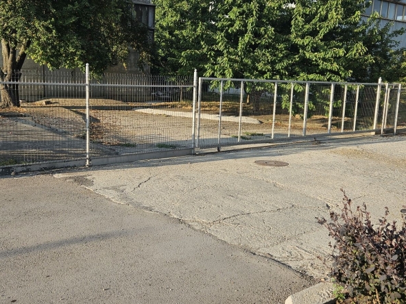 Промишлена сграда в Добрич, Пинета - 580 кв.м за 160 €/кв.м - Снимка #1