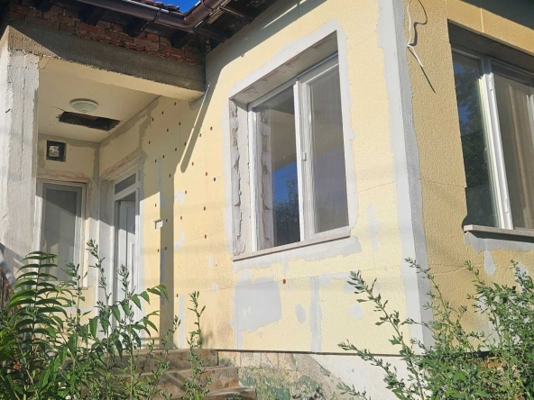 Дава се под наем Къща в с. Маломир, Област Ямбол - 85 кв.м за 248.88 € - Снимка #1