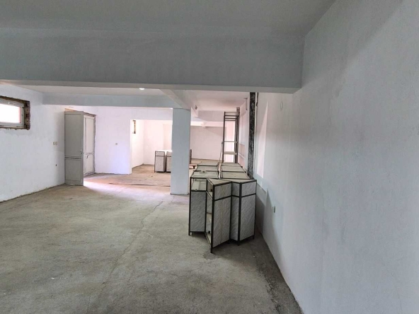 Дава се под наем Склад в Велико Търново, Център - 136 кв.м за 398.82 € - Снимка #1