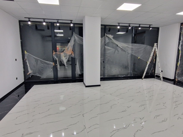 Дава се под наем Магазин в Разград, Център - 80 кв.м за 1020 € - Снимка #1