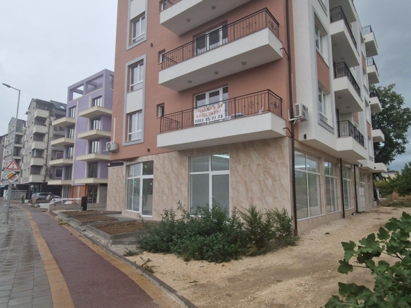 Дава се под наем Магазин в Пловдив, Коматевски възел - 90 кв.м за 1020 € - Снимка #1