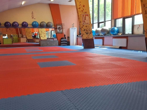 Дава се под наем Магазин в София, Център - 200 кв.м за 15.3 € - Снимка #1