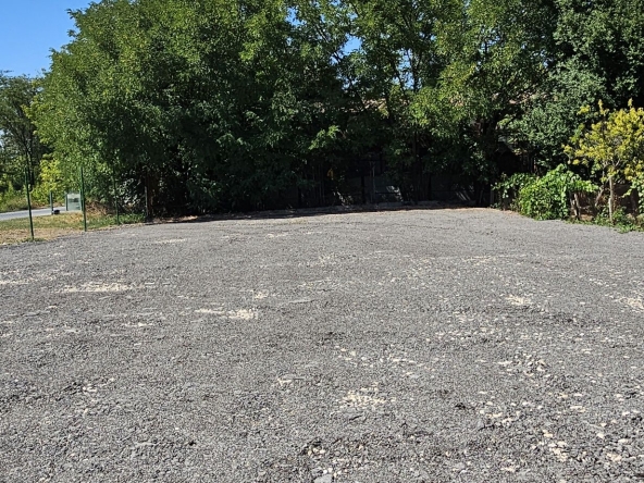 Дава се под наем Парцел в Добрич, Северен парк - 600 кв.м за 357 € - Снимка #1