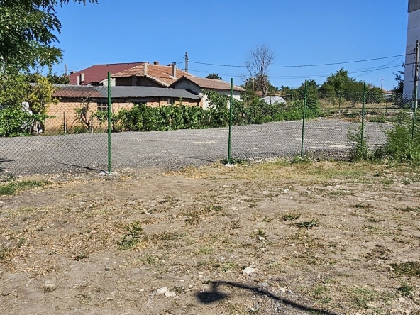 Дава се под наем Парцел в Добрич, Северен парк - 600 кв.м за 408 € - Снимка #1