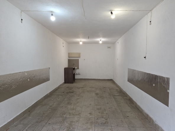 Дава се под наем Гараж / Паркомясто в Варна, Централна поща - 23 кв.м за 200 € - Снимка #1