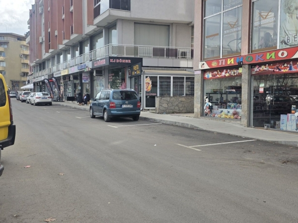 Дава се под наем Магазин в Кърджали, Възрожденци - 110 кв.м за 612 € - Снимка #1