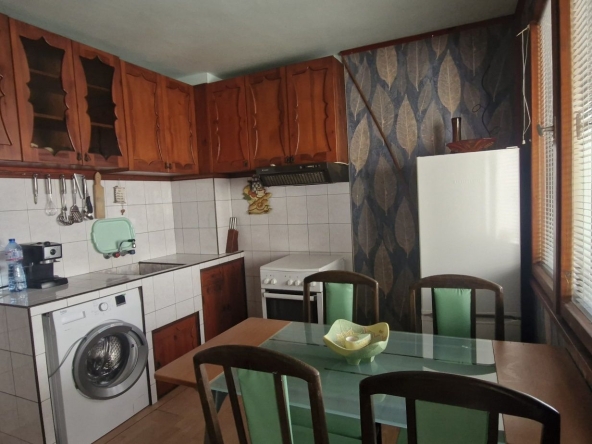 Дава се под наем Тристаен апартамент в Варна, Конфуто - 65 кв.м за 373.83 € - Снимка #1