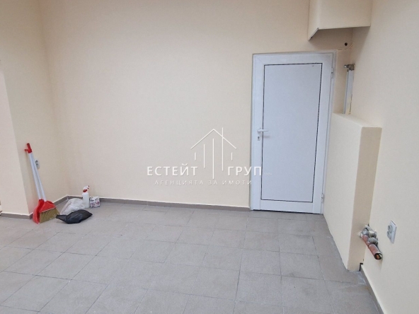 Дава се под наем Магазин в Варна, Колхозен пазар - 40 кв.м за 306 € - Снимка #1