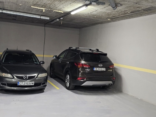 Дава се под наем Гараж / Паркомясто в София, Зона Б-18 - 15 кв.м за 127.5 € - Снимка #1