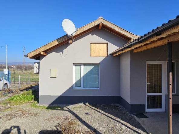 Дава се под наем Къща в Костинброд - 32 кв.м за 318.75 € - Снимка #1