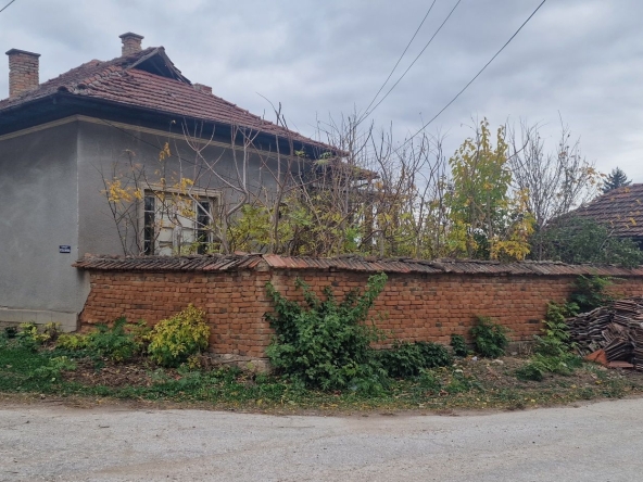 Къща в Гулянци - 1280 кв.м за 18 €/кв.м - Снимка #1