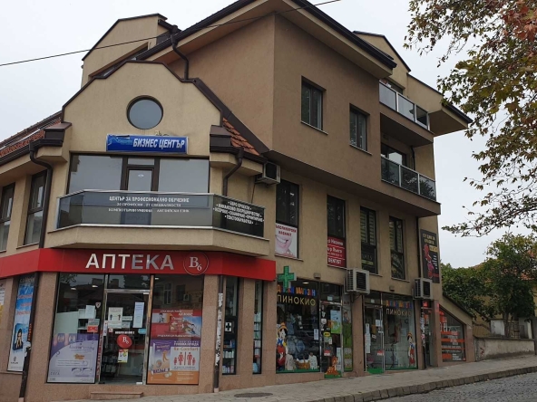 Офис в Карлово - 83 кв.м за 718 €/кв.м - Снимка #1