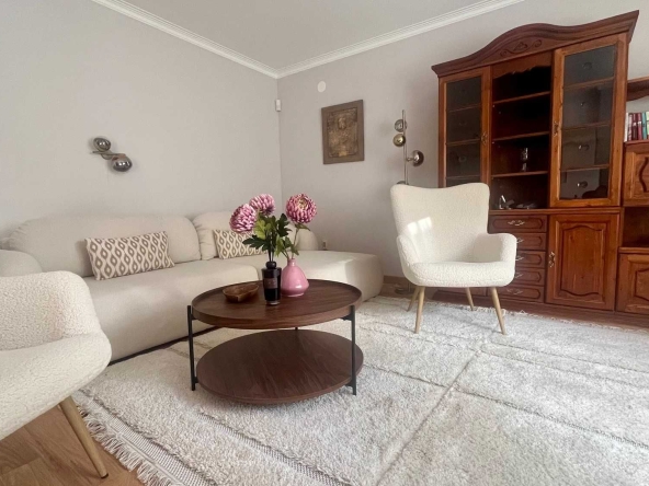 Дава се под наем Тристаен апартамент в София, Лозенец - 120 кв.м за 1196.97 € - Снимка #1