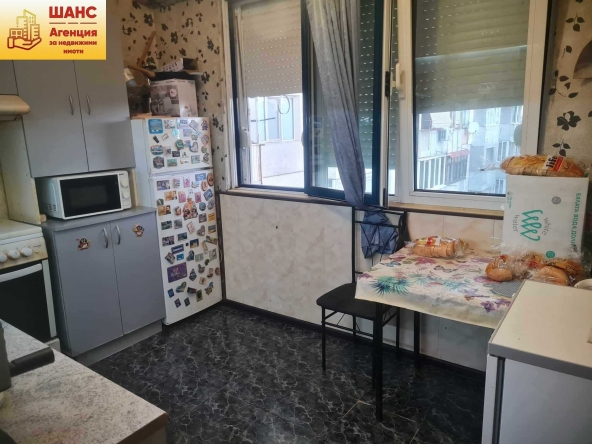 Тристаен апартамент в Плевен, Сторгозия - 75 кв.м за 1134 €/кв.м - Снимка #1