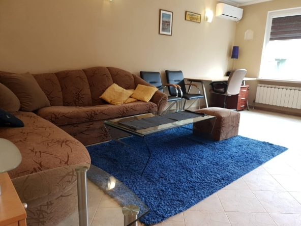 Дава се под наем Двустаен апартамент в София, Оборище - 70 кв.м за 740 € - Снимка #1