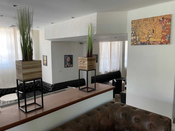 Хотел в Банско - 1300 кв.м за 1154 €/кв.м - Снимка #1