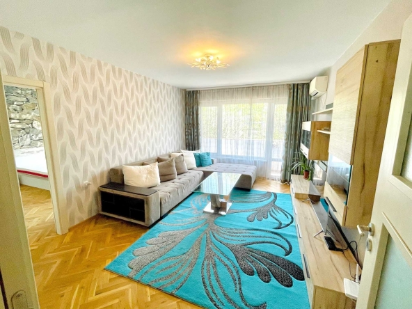 Дава се под наем Тристаен апартамент в Варна, Цветен квартал - 94 кв.м за 699 € - Снимка #1