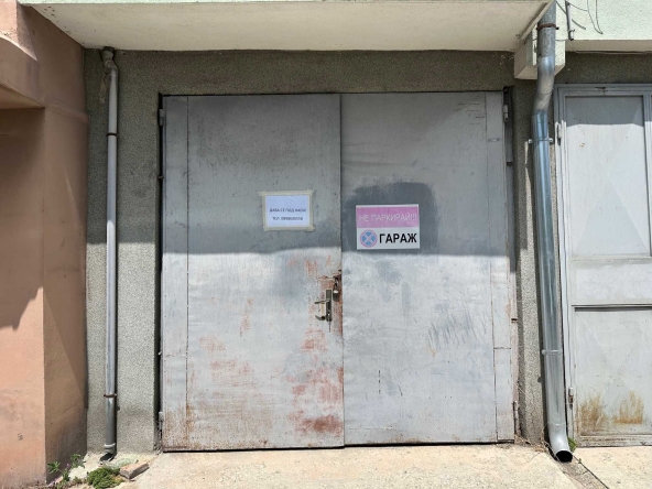 Дава се под наем Гараж / Паркомясто в Варна, Погреби - 15 кв.м за 76.5 € - Снимка #1