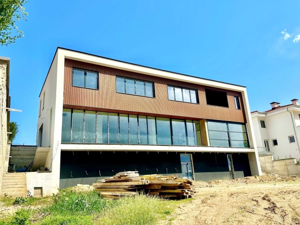 Къща в с. Бистрица, Област София-град - 600 кв.м за 2250 €/кв.м - Снимка #1