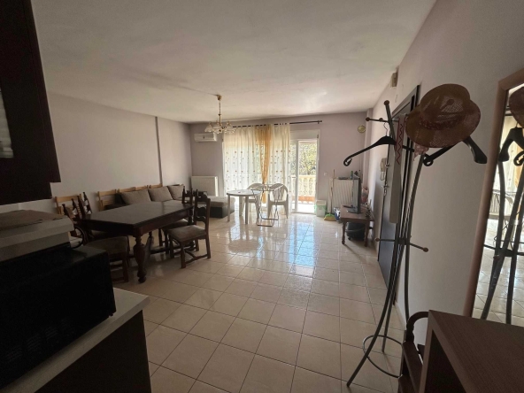 Двустаен апартамент в София, Яворов - 104 кв.м за 1 €/кв.м - Снимка #1