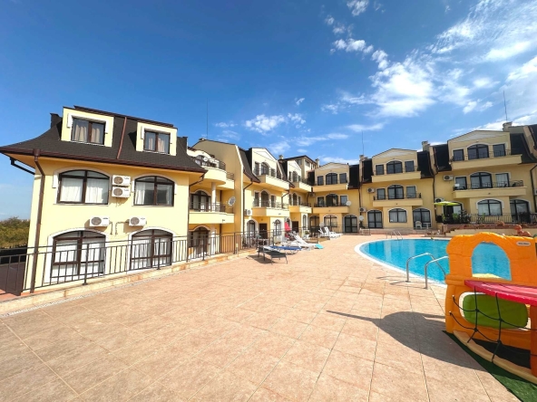 Тристаен апартамент в с. Кошарица, Област Бургас - 94 кв.м за 766 €/кв.м - Снимка #1