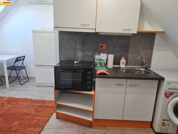 Дава се под наем Ателие в Плевен, Идеален център - 25 кв.м за 147.9 € - Снимка #1