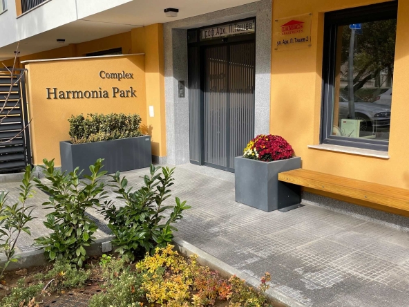 Дава се под наем Тристаен апартамент в София, Студентски град - 79 кв.м за 950 € - Снимка #1