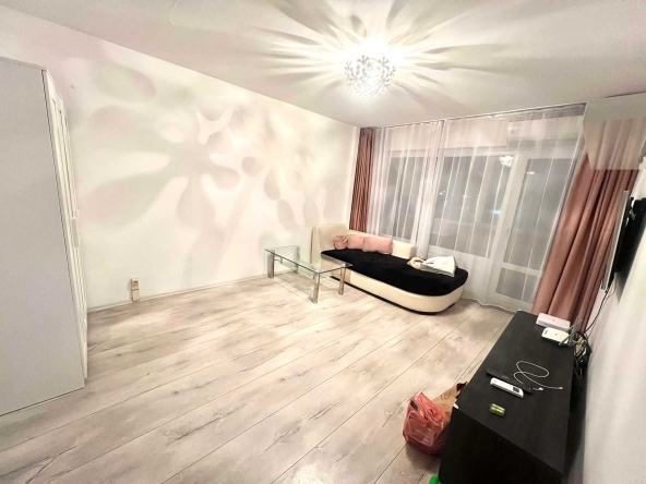 Дава се под наем Тристаен апартамент в Варна, Младост 1 - 70 кв.м за 500 € - Снимка #1