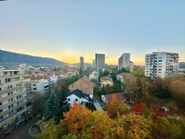 Дава се под наем Четиристаен апартамент в София, Лозенец - 155 кв.м за 1400 € - Снимка #1