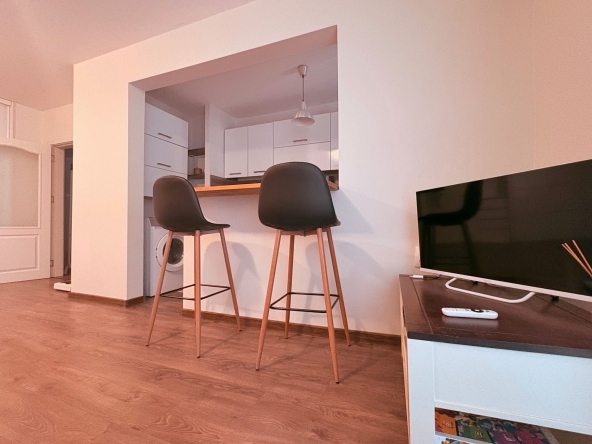 Дава се под наем Двустаен апартамент в Бургас, Лазур - 70 кв.м за 765 € - Снимка #1