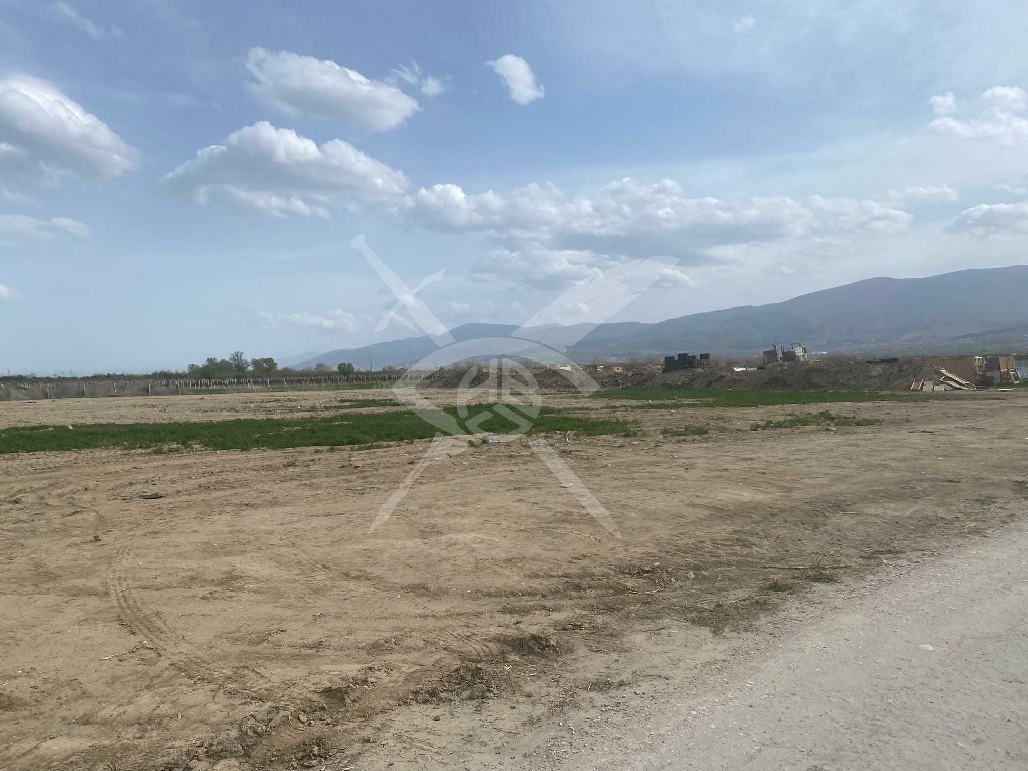 Парцел в Пловдив, Индустриална зона - Юг - 5472 кв.м за 27 €/кв.м - Снимка #1