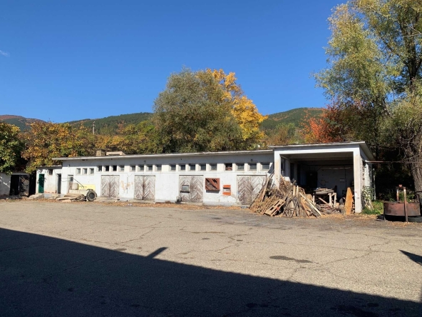 Дава се под наем Промишлена сграда в Твърдица - 220 кв.м за 113.22 € - Снимка #1