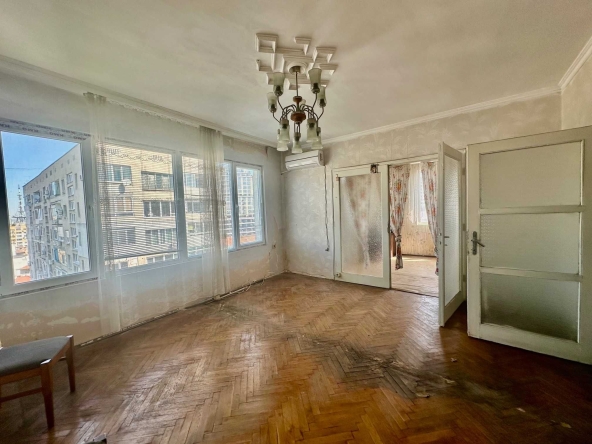 Тристаен апартамент в Бургас, Център - 90 кв.м за 1185 €/кв.м - Снимка #1
