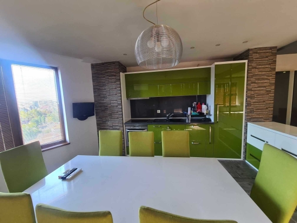 Тристаен апартамент в Хасково, Център - 110 кв.м за 1438 €/кв.м - Снимка #1