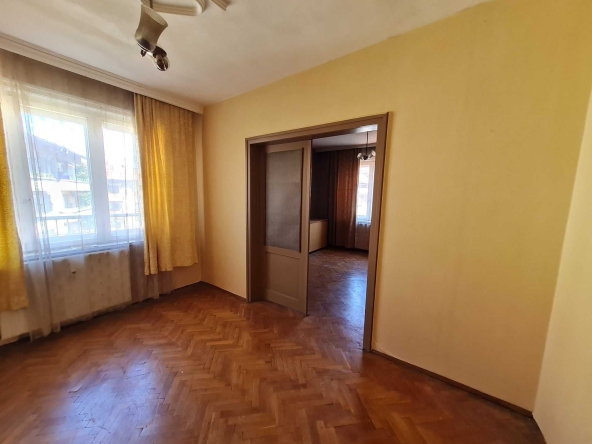 Тристаен апартамент в Плевен, Идеален център - 100 кв.м за 628 €/кв.м - Снимка #1