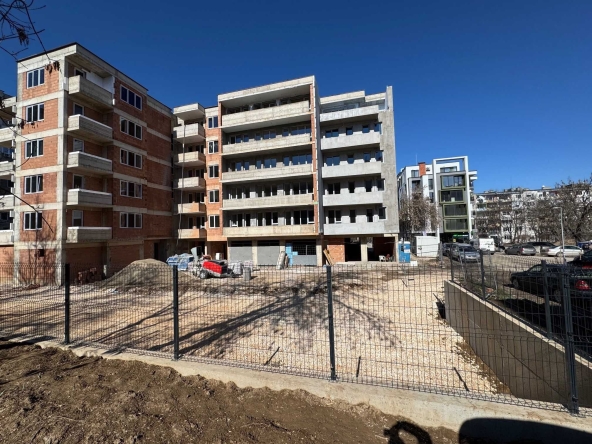 Тристаен апартамент в Плевен, Сторгозия - 88 кв.м за 638 €/кв.м - Снимка #1