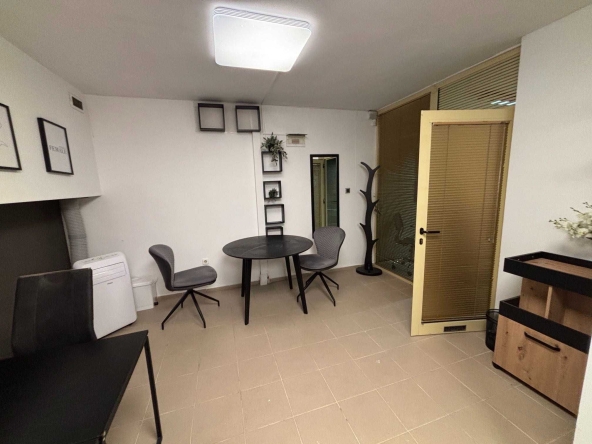 Офис в Варна, Център - 25 кв.м за 1530 €/кв.м - Снимка #1