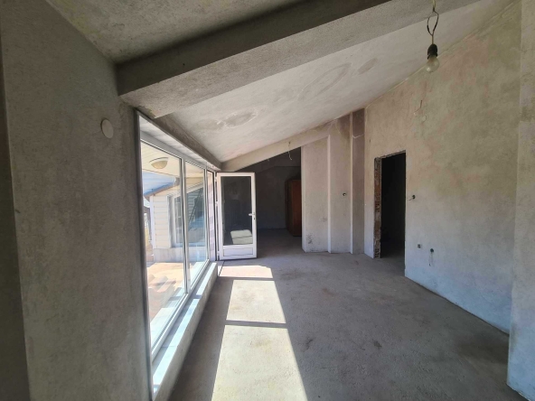 Тристаен апартамент в Хасково, Каменни - 146 кв.м за 385 €/кв.м - Снимка #1