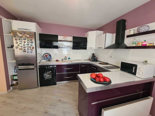 Дава се под наем Тристаен апартамент в Хасково, Младежки хълм - 100 кв.м за 140000 € - Снимка #1